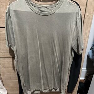 Lululemon Men's Short-Sleeve Crewneck T-Shirt in Olive